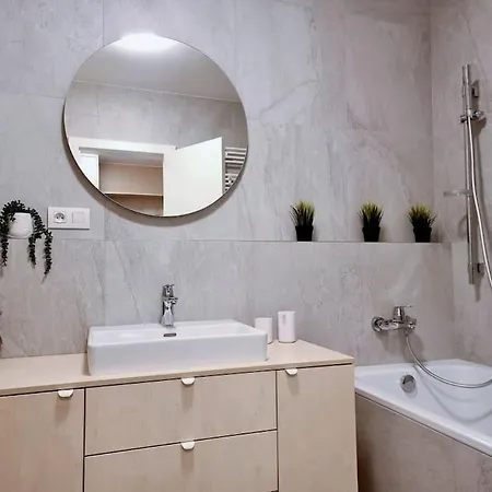 Zwirn, Free Parking, 24/7 Access Apartament